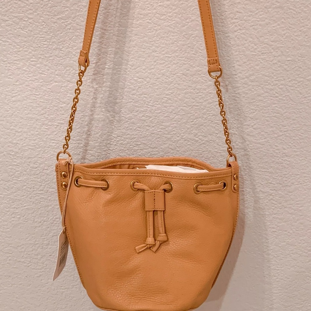 HOBO Pier Bucket Leather Crossbody Bag Purse Sandstrom $228 Brown Tan color NWT